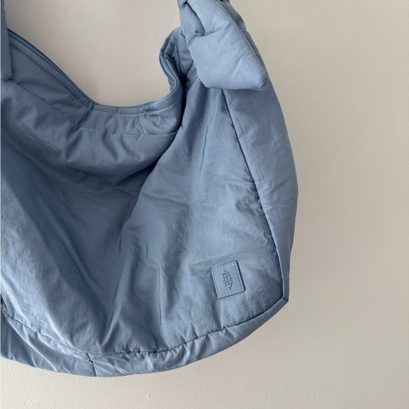 FREE PEOPLE NWT Plush Power Caryall Bag in Blue - Picture 8 of 11